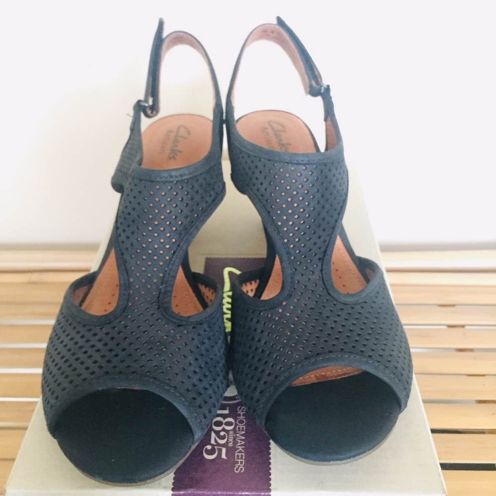 Clarks "Artisan" - Adjustable Leather Sandals - 8